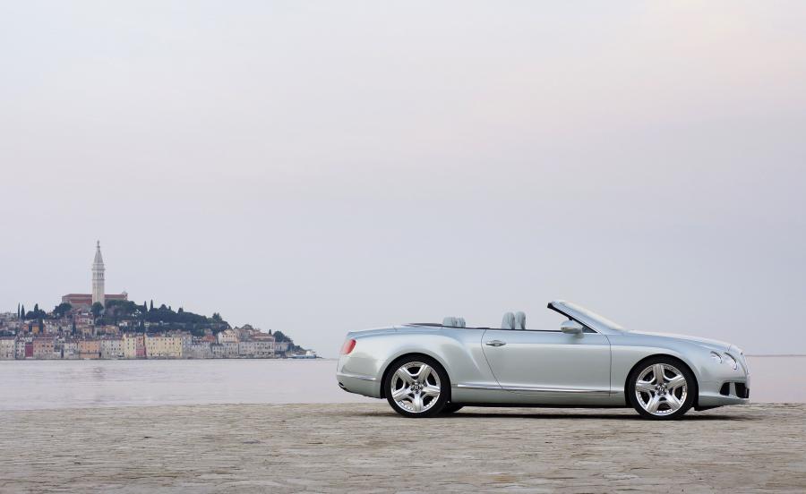  Bentley Continental GT Convertible 2011 года  (фото 32 из 37)
